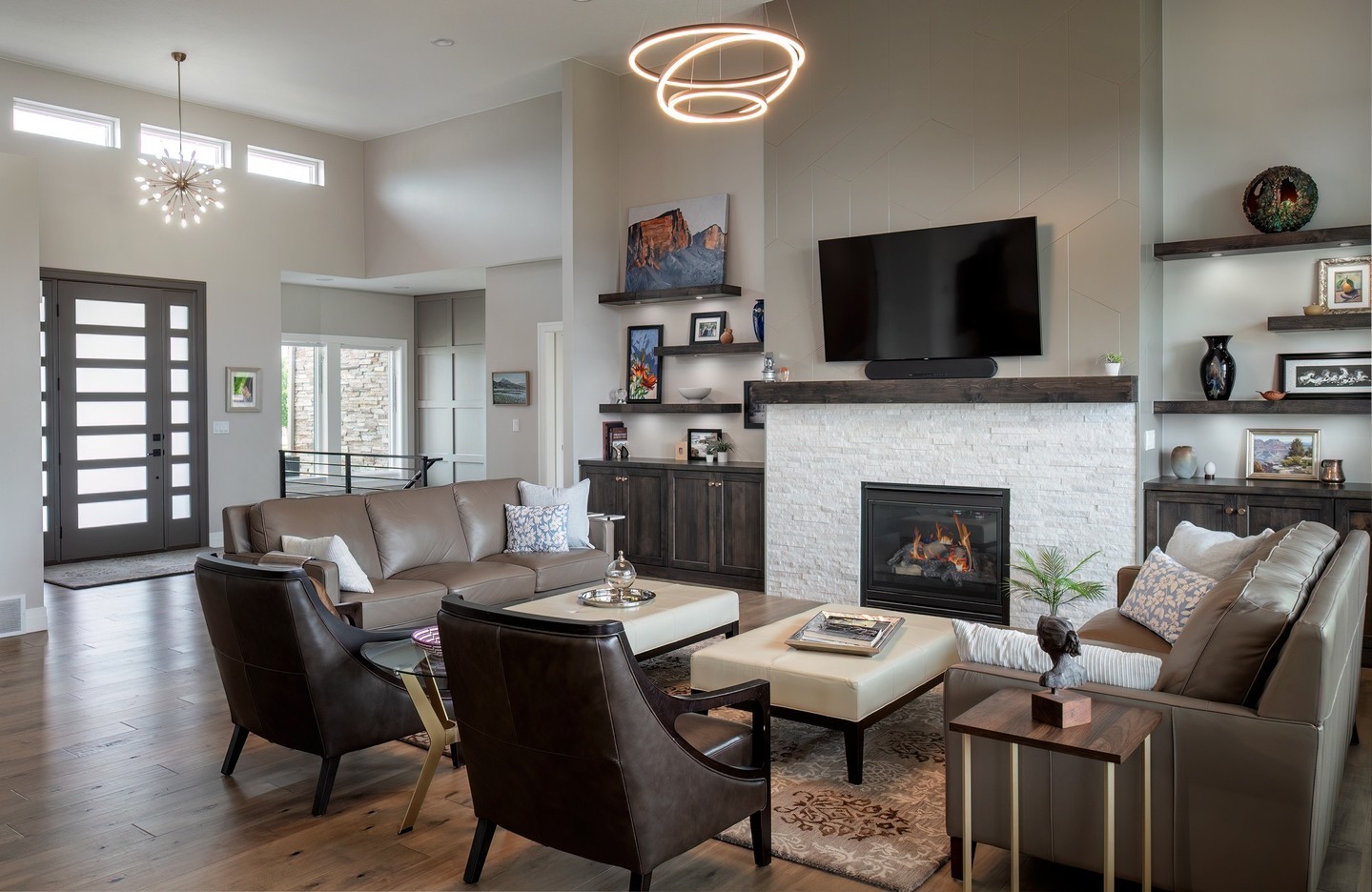 Luxury Penthouse With High-Ceilinged Room photo